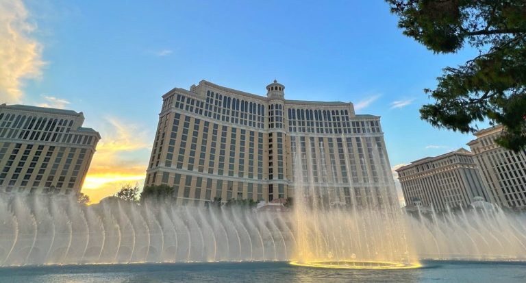 Bellagio-fountains-during-day.jpg