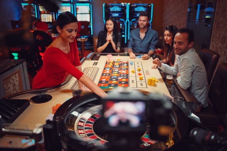 dual_play_roulette_dragonara_brunette_female_dealer_9-1024x683.jpeg