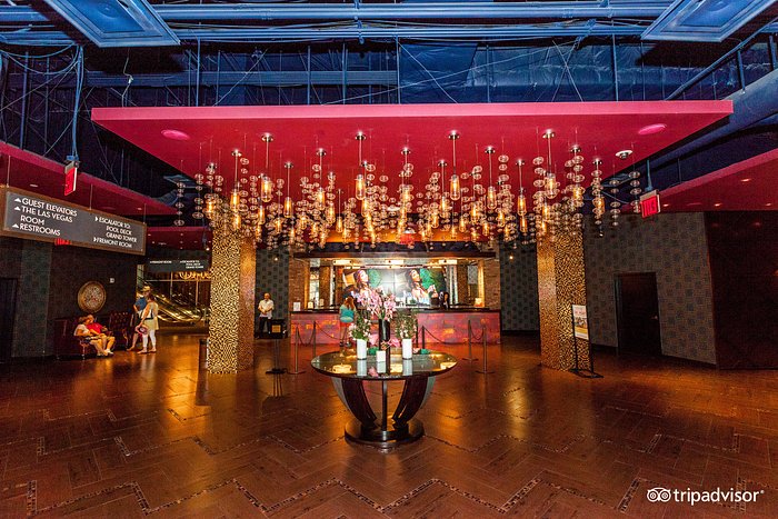 lobby-v17143296.jpg