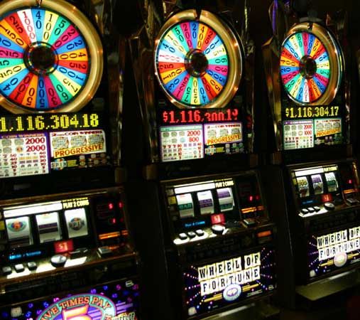 Slot-machines-Las-Vegas.jpg